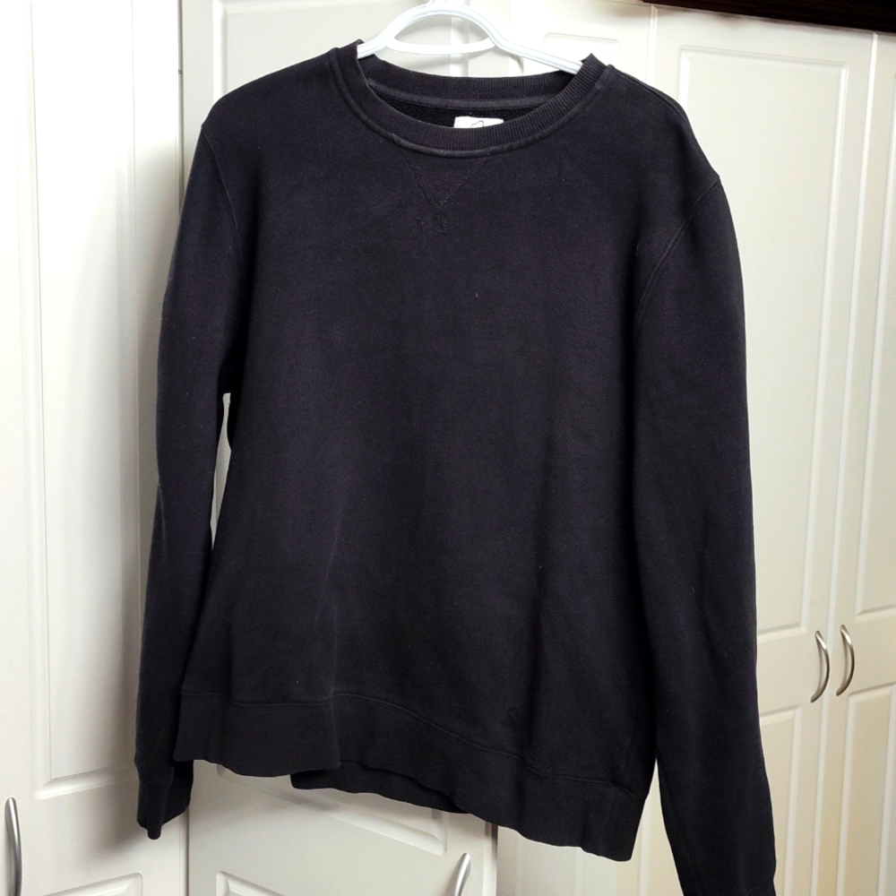 Comfy Black Sweatshirt